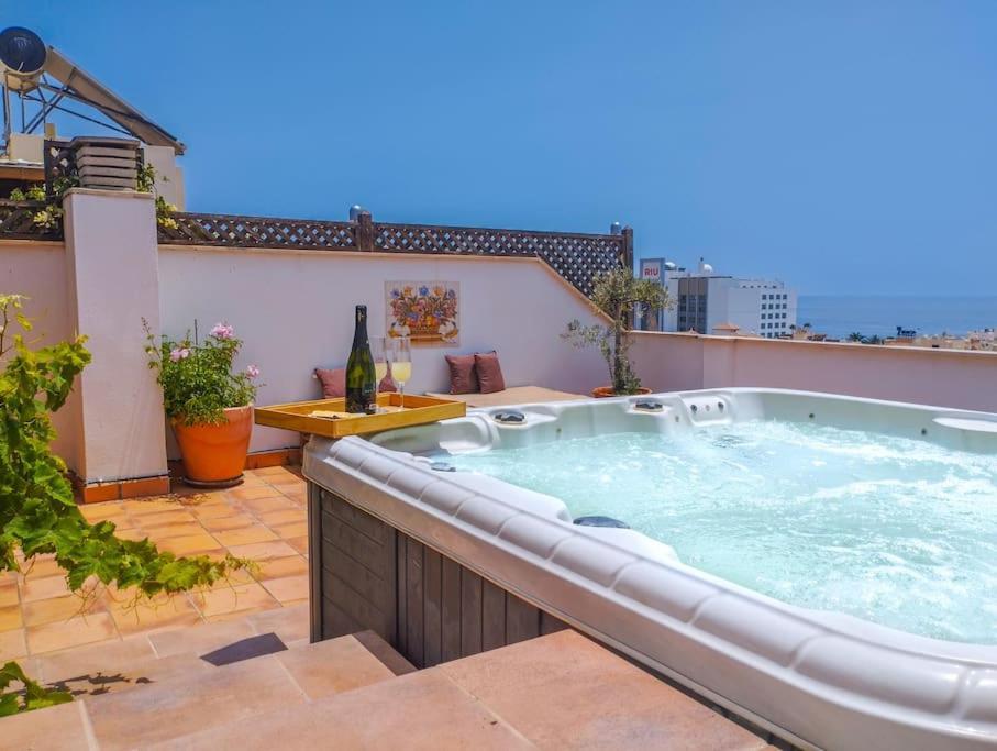 Ferienwohnung Penthouse With Jacuzzi And Spectacular Sea Views Nerja Exterior foto